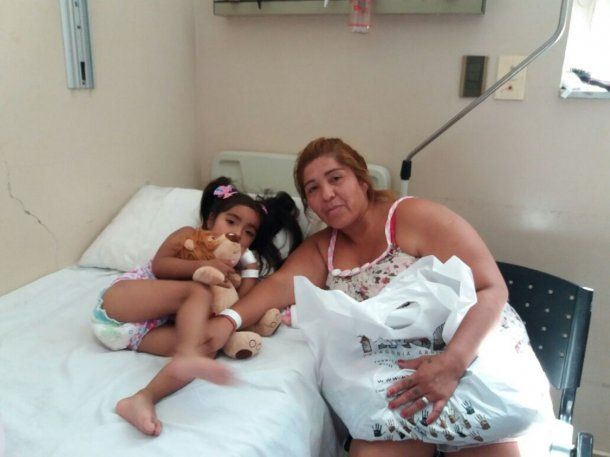 Jade Moscoso tiene 3 años y está internada en el Hospital de Niños.