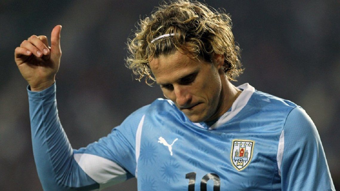 Diego Forlán anunció su retiro del fútbol