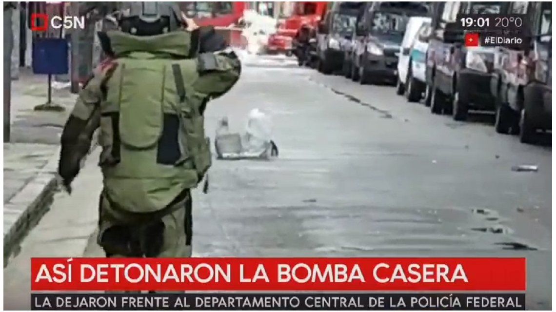 Detonaron dos bombas caseras que habían sido dejadas frente a la sede central de la Policía Federal