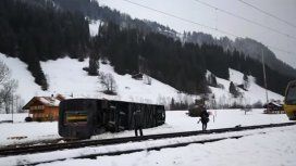Un tren en Suiza descarriló por el viento Un tren en Suiza descarriló por el viento