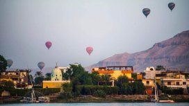 Los viajes en globo son un paseo tradicional en Luxor, Egipto Los viajes en globo son un paseo tradicional en Luxor, Egipto