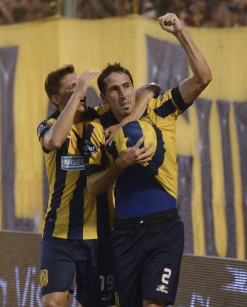 Alejandro Donatti celebrando un gol en Rosario Central<br>