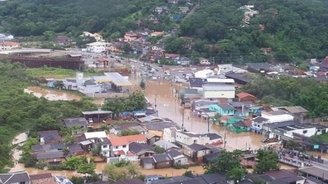 Además de las playas contaminadas, en Florianópolis están en emergencia por las lluvias Brasil Aparador Nariz E Orelha ~ Además de las playas contaminadas, en Florianópolis están en emergencia por las lluvias Brasil