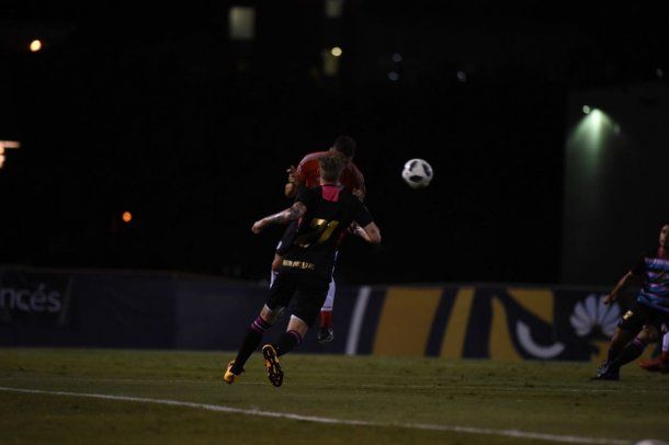 El amistoso se disputó con escasa luz y poco público<br>