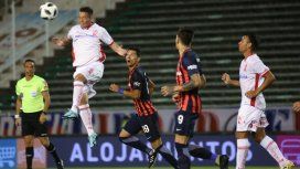 Mauro Bogado le gana en lo alto a Rubén Botta Mauro Bogado le gana en lo alto a Rubén Botta