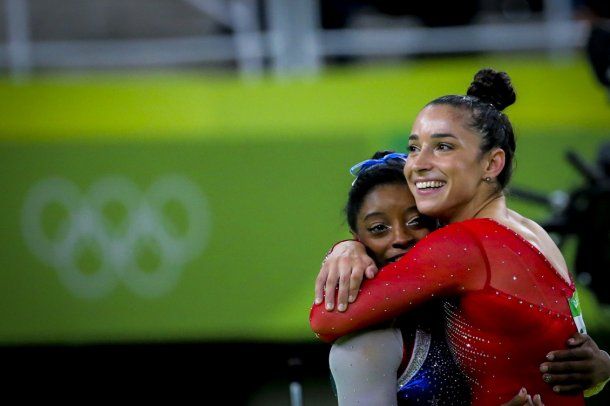 Biles y Raisman durante las olimpíadas de Río 2016