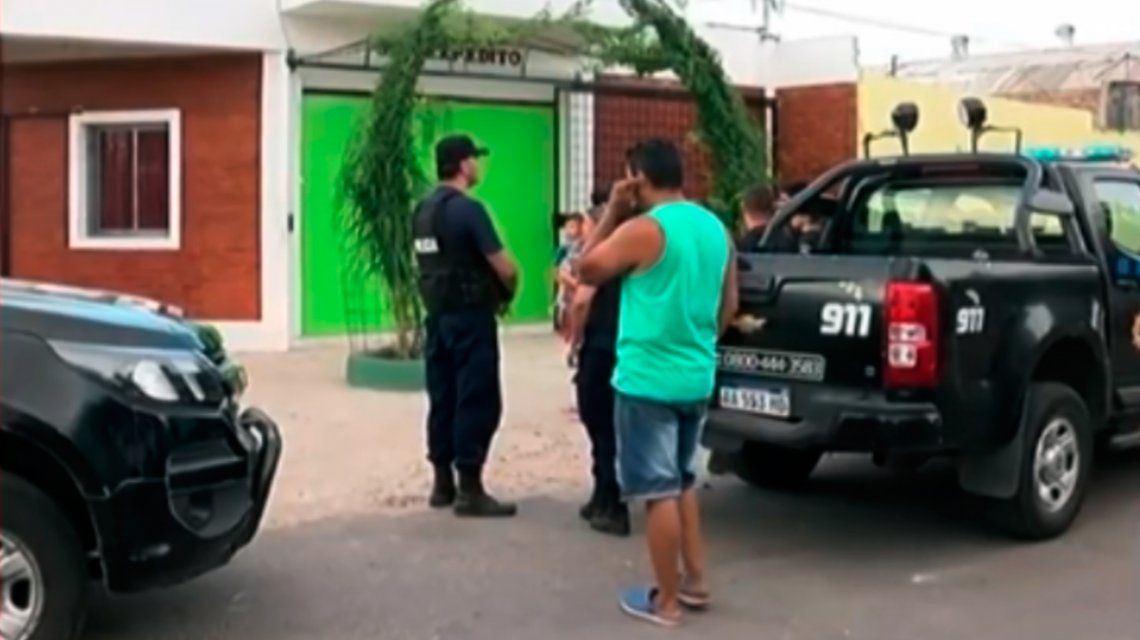 Un hombre tomó un micrófono descalzo y murió electrocutado en una iglesia Un hombre tomó un micrófono descalzo y murió electrocutado en una iglesia