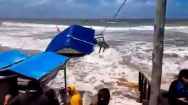 Impresionantes imágenes de la sudestada en Costa del Este Impresionantes imágenes de la sudestada en Costa del Este