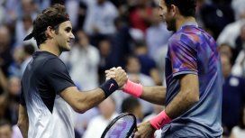 El saludo de Del Potro a Federer tras la final del Abierto de Australia El saludo de Del Potro a Federer tras la final del Abierto de Australia