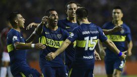 Tevez celebra el gol de Nández, el segundo del Xeneize ante Colón Tevez celebra el gol de Nández, el segundo del Xeneize ante Colón