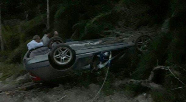 El auto estaba ubicado entre la vegetación, a unos 25 metros del asfalto.