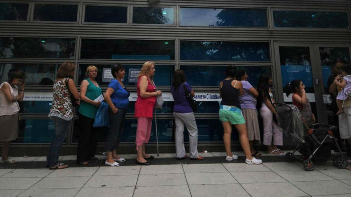 Atención normal en los bancos tras suspensión del paro Atención normal en los bancos tras suspensión del paro