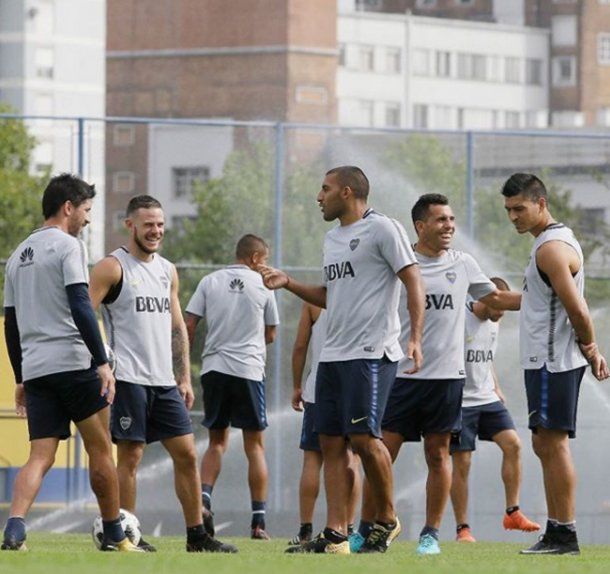 Tevez y Nandez en el entrenamiento de Boca - Crédito: Facebook Boca