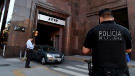 Detuvieron a siete personas luego de un allanamiento a la AFIP Detuvieron a siete personas luego de un allanamiento a la AFIP