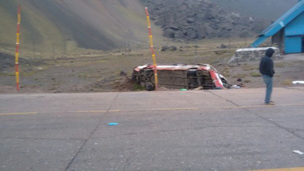 Volcó un micro en Mendoza