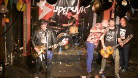 Asesinaron a puñaladas al baterista de la banda de punk Superuva tras un show en Quilmes Asesinaron a puñaladas al baterista de la banda de punk Superuva tras un show en Quilmes