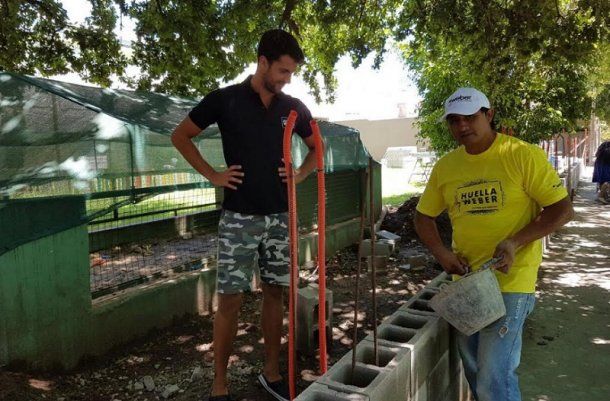 Fede en el colegio secundario donde fue en Casilda. Su proyecto construyó una medianera de 40 metros y un hermoso mural.