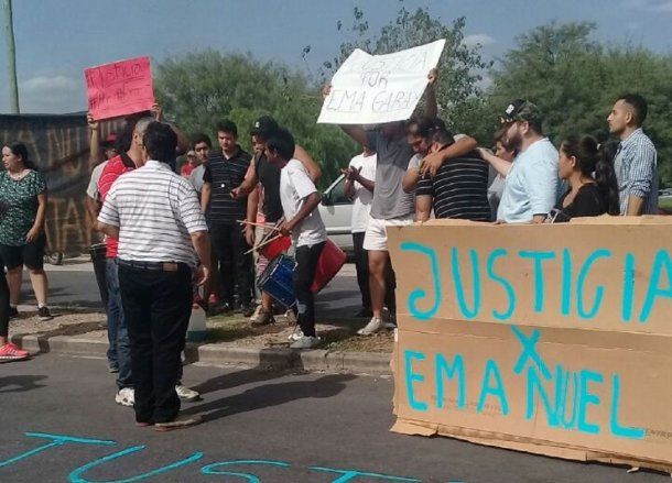 Protesta por la muerte del cadete en La Rioja - Crédito: elindependiente.com.ar
