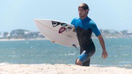 Santi, de 25 años, sale del agua en Uruguay durante el surftrip de enero. Regresa con todo en busca de su sueño Santi, de 25 años, sale del agua en Uruguay durante el surftrip de enero. Regresa con todo en busca de su sueño