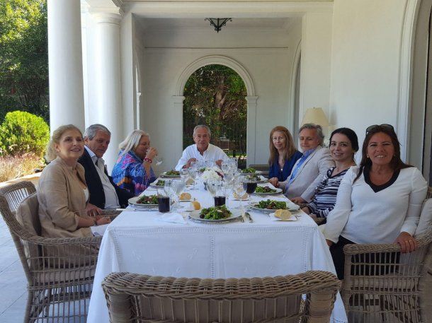 Elisa Carrió, mantuvo una reunión de trabajo con el embajador argentino en Uruguay, Mario Barletta. (<a href=