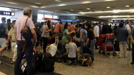 Trabajadores realizan un checkinazo en Ezeiza para pedir que mantengan sus fuentes de trabajo Trabajadores realizan un checkinazo en Ezeiza para pedir que mantengan sus fuentes de trabajo