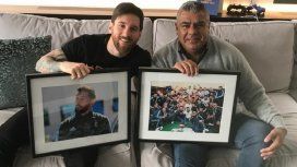 Mimos y regalos para La Pulga: Chiqui Tapia pasó por Barcelona y visitó a Messi Mimos y regalos para La Pulga: Chiqui Tapia pasó por Barcelona y visitó a Messi