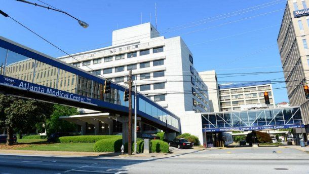 Médicos del Atlanta Medical Center hallaron una bala en el cráneo de una mujer.