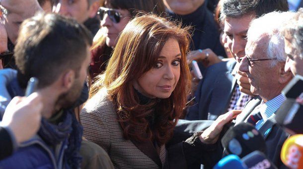 <p>Cristina Kirchner saliendo de los Tribunales Federales de Comodoro Py</p>
