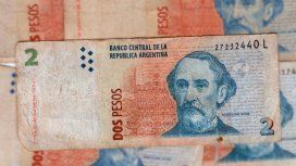Los bancos deberán aceptar los billetes de 2 pesos hasta fin de mayo Los bancos deberán aceptar los billetes de 2 pesos hasta fin de mayo