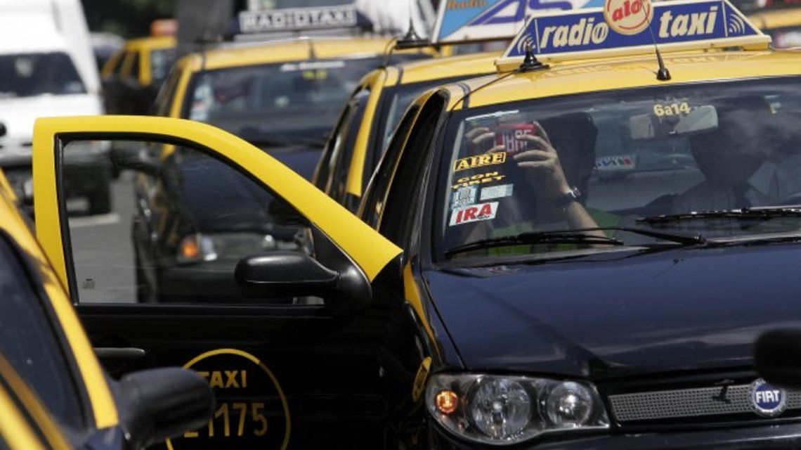 Los taxis porteños deberán usar aplicaciones, taxímetros ...