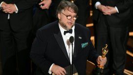 Guillermo del Toro celebra el Oscar para La forma del agua Guillermo del Toro celebra el Oscar para La forma del agua