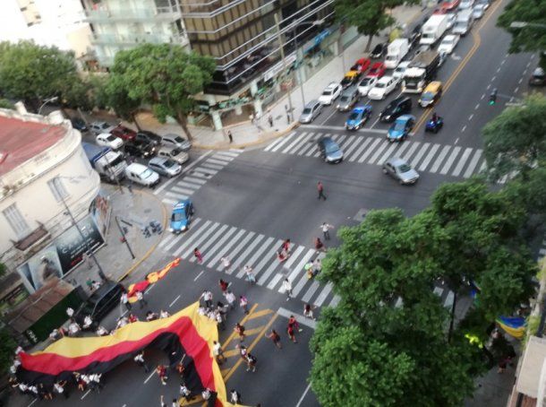 <p>Alumnos cortaron la avenida Libertador, a la altura de Juramento</p>