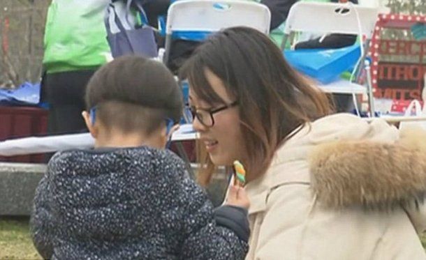 Le prestó el celular a su hijo y se lo devolvió bloqueado por casi cinco décadas