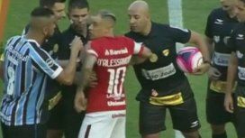 DAlessandro casi se pelea con Maicon DAlessandro casi se pelea con Maicon