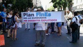 En medio de una tensa paritaria, docentes se movilizan En medio de una tensa paritaria, docentes se movilizan