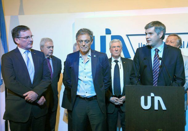 Francisco Cabrera y Marcos Peña durante el Día de la Industria de 2016<br>