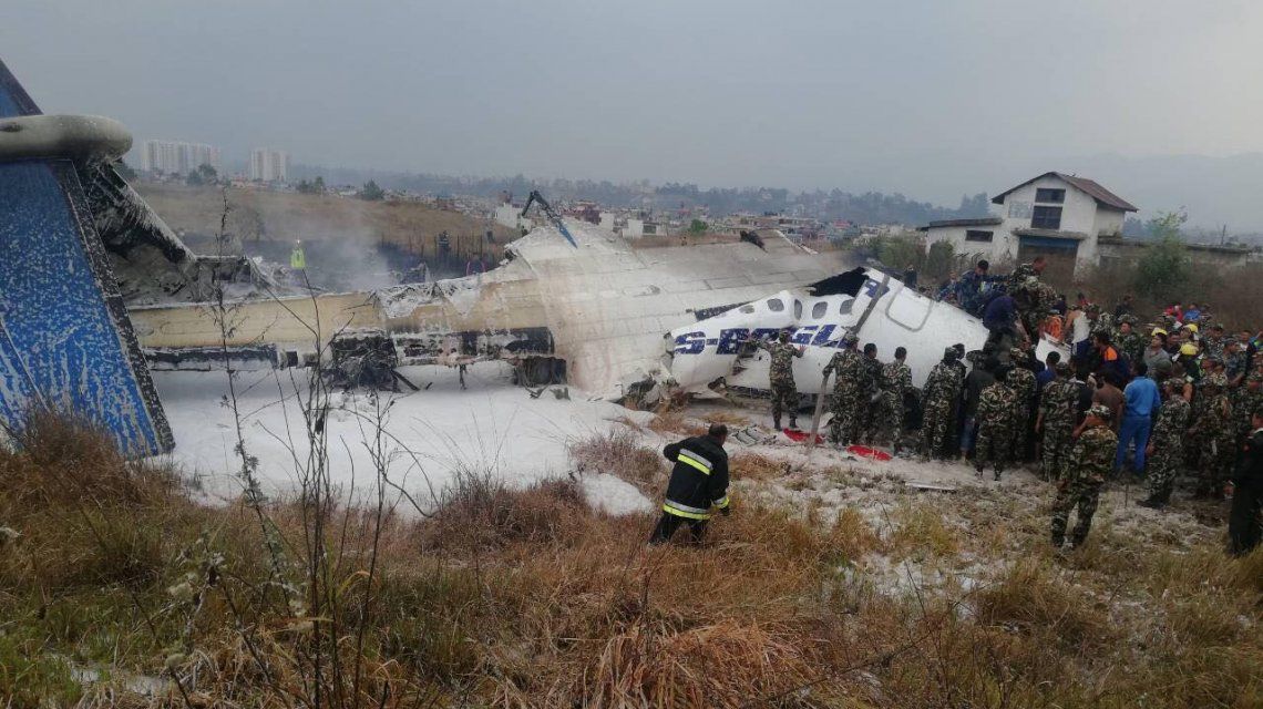 Tragedia en Nepal: un avión se estrelló cuando aterrizaba y habría víctimas fatales