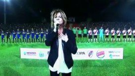 Marcela Morelo cantó un fragmento del Himno Nacional Argentino Marcela Morelo cantó un fragmento del Himno Nacional Argentino