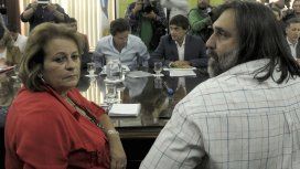 Baradel y Petrocini en la paritaria docente bonaerense. Baradel y Petrocini en la paritaria docente bonaerense.