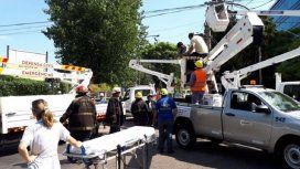 Un hombre movió a prepo una grúa y casi mata a un operario. Un hombre movió a prepo una grúa y casi mata a un operario.