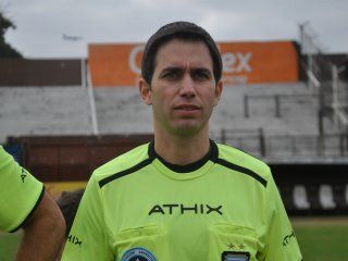 Martín Bustos, el juez de línea involucrado Martín Bustos, el juez de línea involucrado
