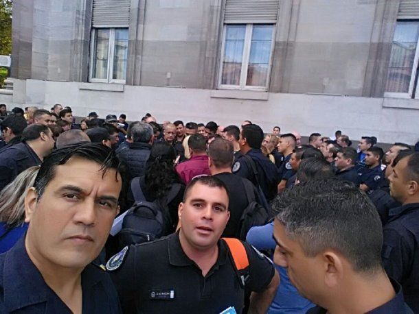 Parte de la Policía Federal no quiere pasar a la Ciudad - Crédito: @DDHHPOLICIALES