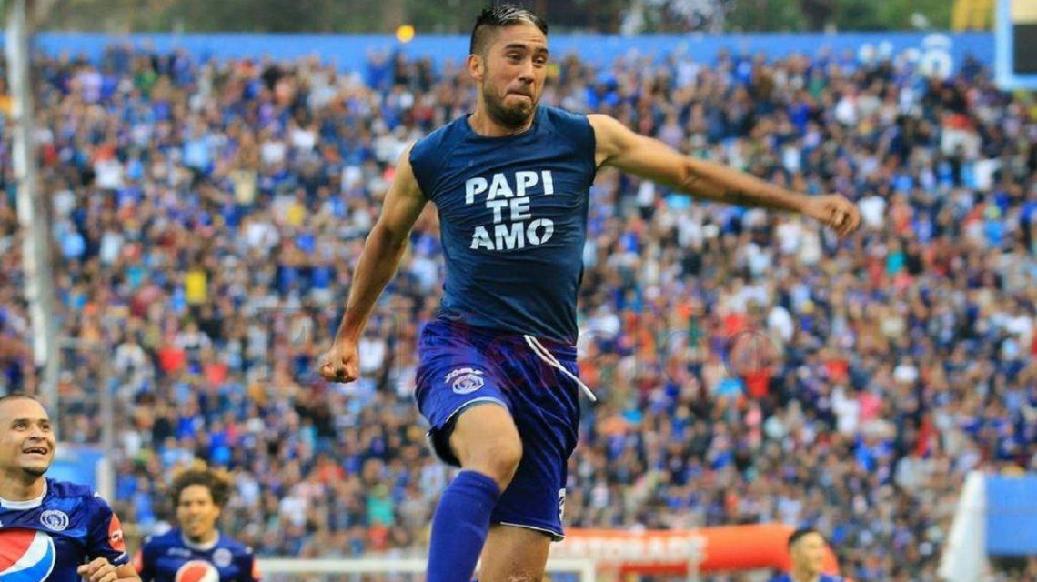 Santiago Vergara celebrando uno de sus goles en Honduras Santiago Vergara celebrando uno de sus goles en Honduras