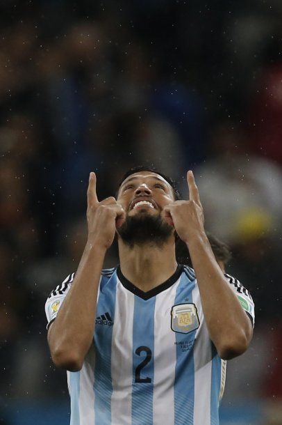Ezequiel Garay celebra el pase a la final de Brasil 2014<br>