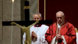 Francisco encabezó por sexta vez el Via Crucis en Roma Francisco encabezó por sexta vez el Via Crucis en Roma