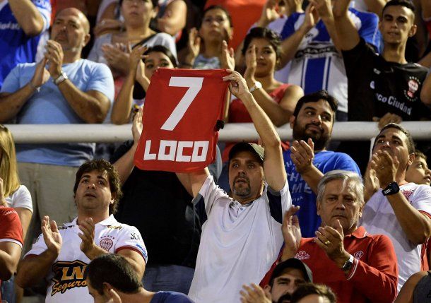 Homenaje a Houseman de Huracán en el Ducó