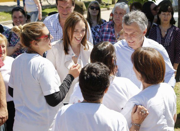 Mauricio Macri y María Eugenia Vidal, en un timbreo.<br>