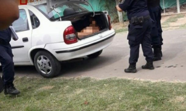 Hallaron un cadáver en su propio auto