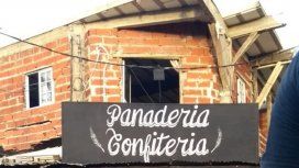 El frente de la modesta panadería que quedó destrozada El frente de la modesta panadería que quedó destrozada