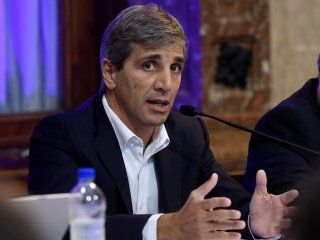 tras su partida del banco central, piden que se restrinjan las salidas del pais de luis caputo tras su partida del banco central, piden que se restrinjan las salidas del pais de luis caputo